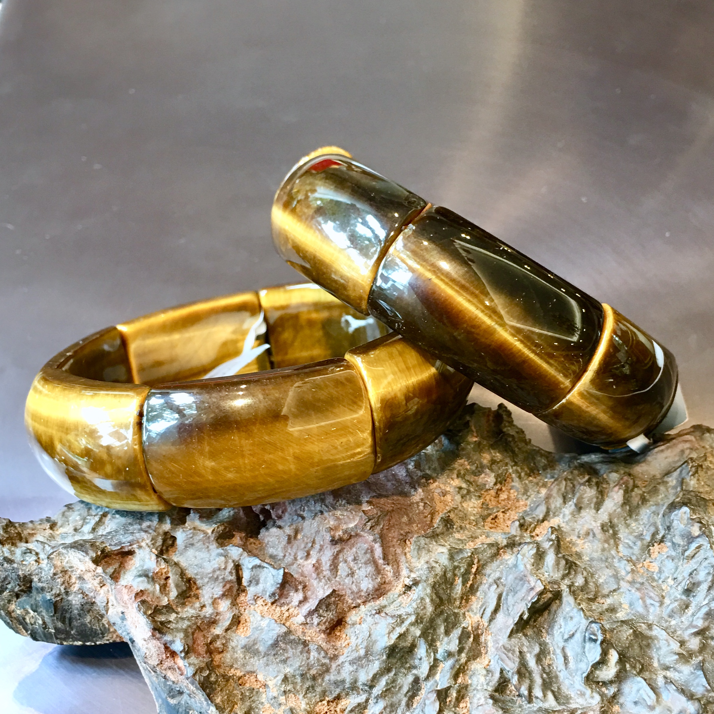 晶簇上的虎眼石手鐲